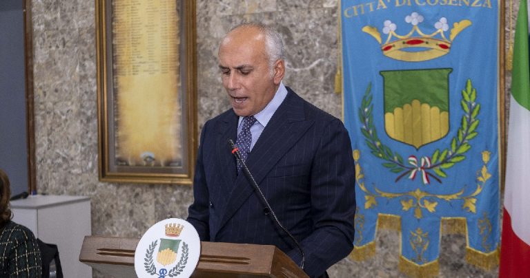 “A Piero Angela intitoleremo parte del planetario di Cosenza”