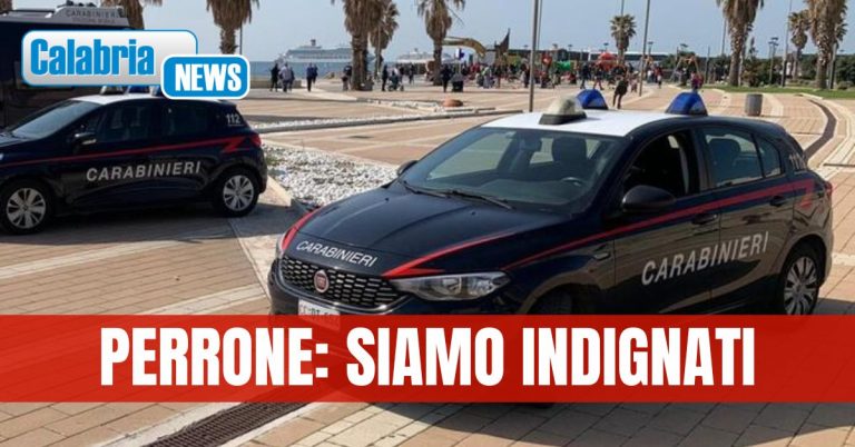VIDEO-Diamante, violenta aggressione contro una donna: Nessuno interviene ma tanti filmano con smartphone