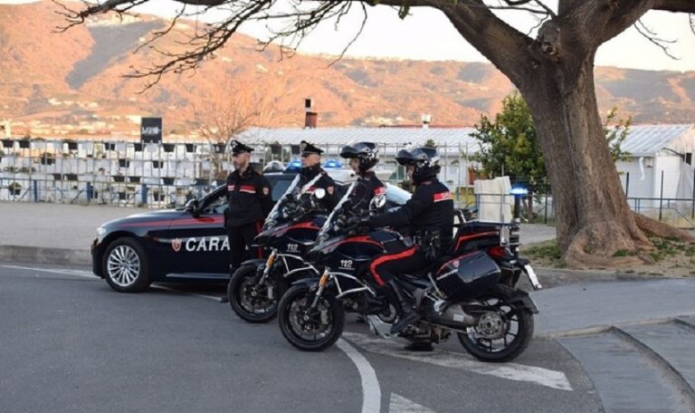 Strappa catena d’oro dal collo di un anziano, 22enne arrestato dai carabinieri nel Catanzarese