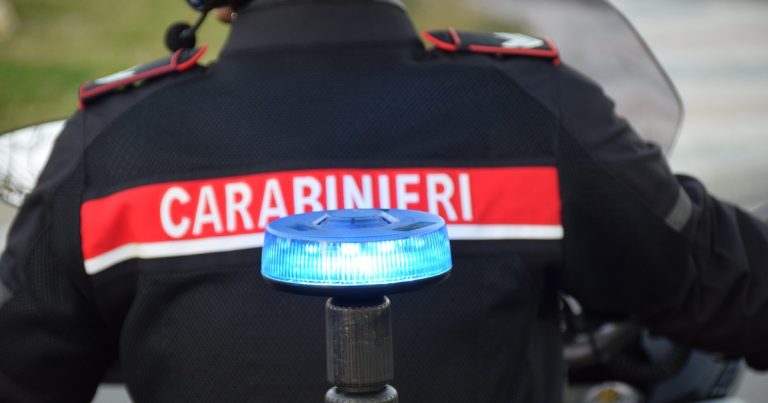Nel Soveratese picchia parroco, ruba in chiesa e poi anche al cimitero