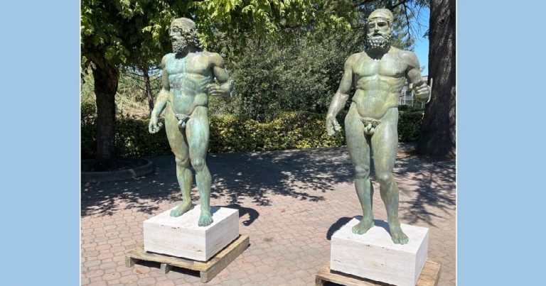 Il 14 agosto due copie dei Bronzi di Riace “restituite” al mare…ma a quello della Versilia