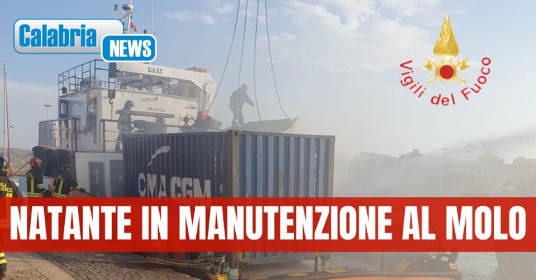 VIDEO-Crotone, esplosione in sala macchine distrugge imbarcazione in porto: Tre morti e un ferito