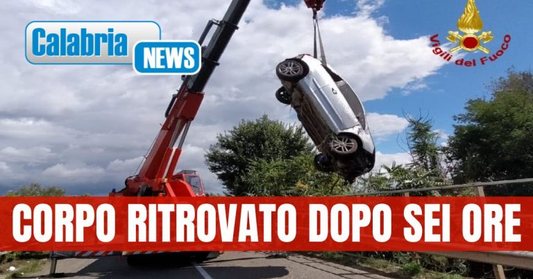Lamezia, esce di casa alle 6 per andare al lavoro ma finisce fuori strada con la sua auto: muore 18enne