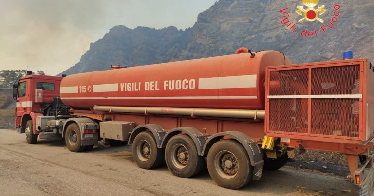 Emergenza incendi nel Crotonese, tra S. Severina e Belvedere Spinello