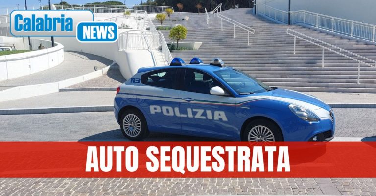 Reggio Calabria, alla guida di una Ferrari con Vip da talent show a bordo fa “gincana” tra i passanti sul lungomare
