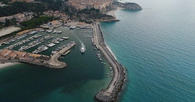 Porto di Tropea, accesso agli atti: Morra bacchetta il Prefetto