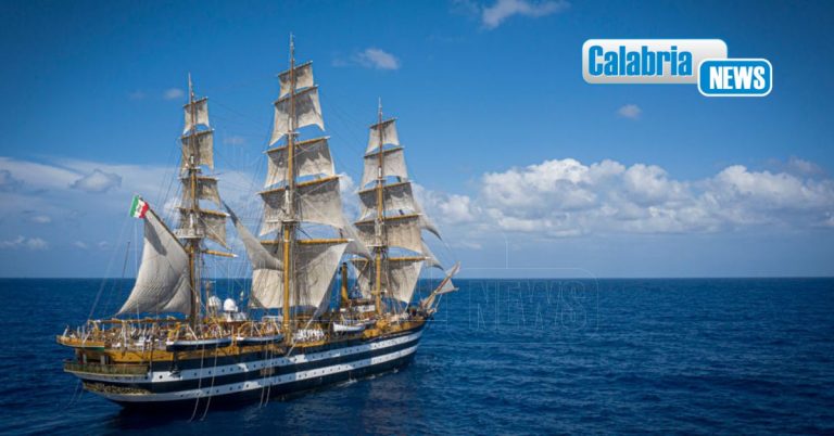 La Nave Scuola ‘Amerigo Vespucci’ della Marina Militare renderà omaggio ai Bronzi di Riace il 5 e 6 settembre