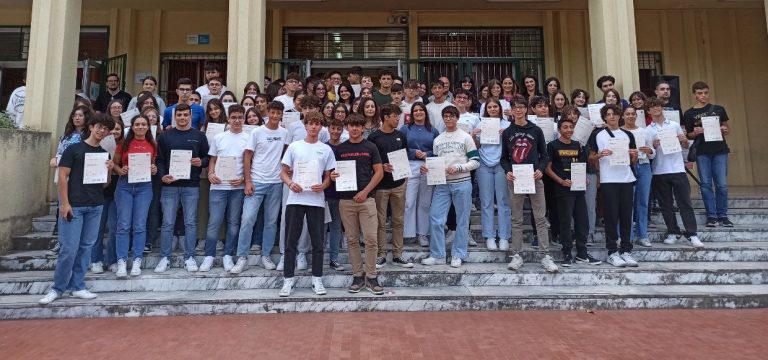 FOTO-Lamezia, esami di certificazione linguistica: al Liceo ‘Galilei’ cerimonia di consegna dei diplomi