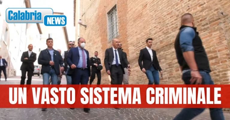 VIDEO-Colpo alle cosche del Cosentino e ai suoi “affiliati istituzionali”: Ecco tutti i nomi dei 202 indagati da Gratteri