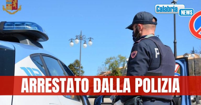 Catanzaro, pizzicato in possesso di pistola con matricola abrasa e droga: 34enne finisce in manette