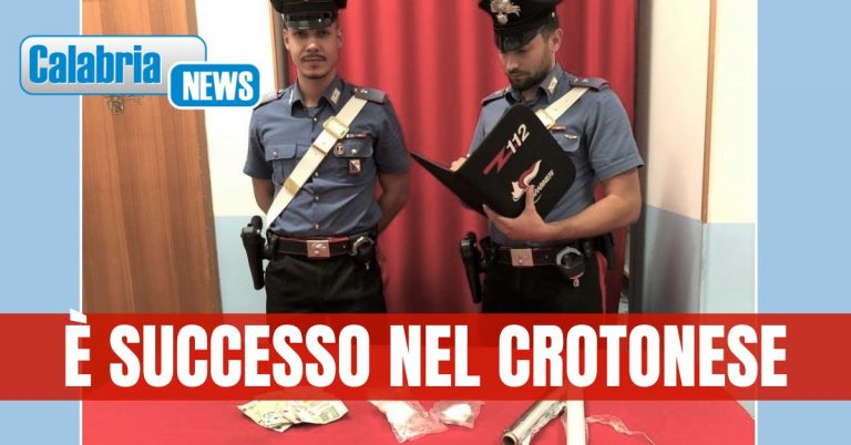 Si accordano per compravendita di cocaina ma non si accorgono dei carabinieri: in due finiscono in manette