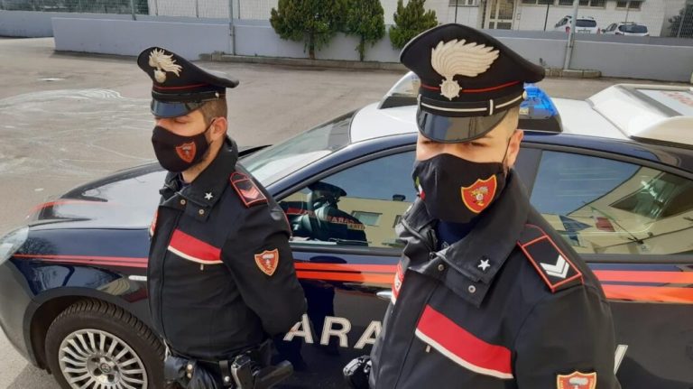 Violenza sessuale su un alunno 12enne: Insegnante è stata arrestata per abusi compiuti anche in classe