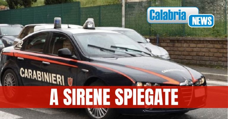 Paola, donna affetta da malformazione cardiaca si sente male: carabiniere sale in auto e la porta in ospedale