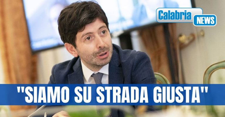 Covid Italia, Speranza: Pandemia non è finita, situazione migliora ma occorre proteggersi