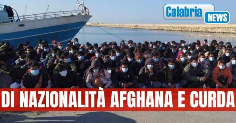 Gruppo Aeronavale Messina: fermato motoveliero con 46 migranti a bordo