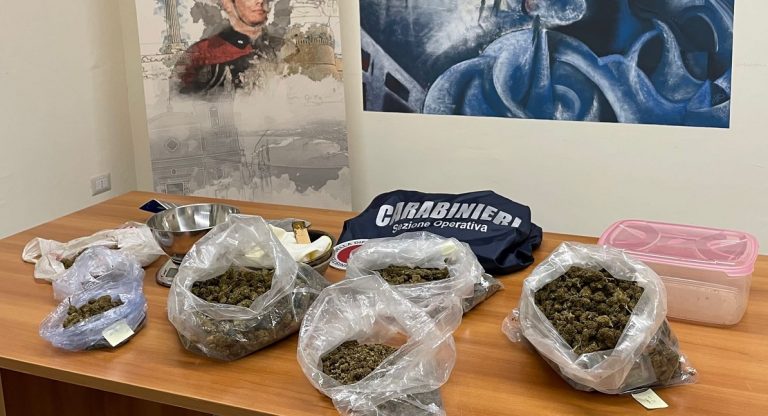 Detenzione e spaccio di stupefacenti: carabinieri arrestano due persone nel Crotonese