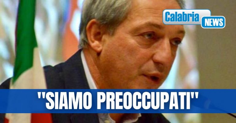 Dati Caritas, crisi aziendali, sfruttamento del lavoro, la Calabria rischia l’implosione. Serve un tavolo di crisi regionale