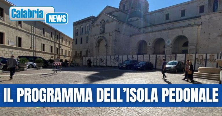 Dopo quattro anni riaperta piazza Duomo a Catanzaro, area era stata chiusa per lavori nella Cattedrale mai iniziati
