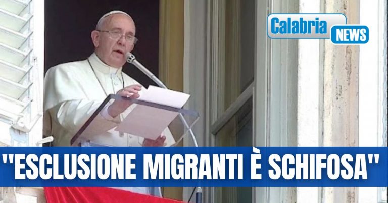 Angelus, Papa Francesco: fermiamo pericolo guerra nucleare, impariamo da storia