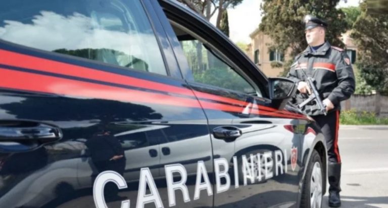 Minacce di morte e botte contro una familiare, “non rivendicare quel terreno”: in tre arrestati nel Crotonese