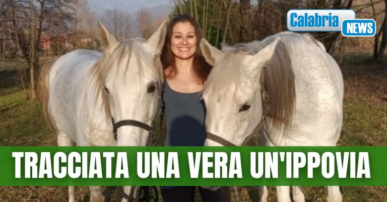 Dal Veneto alla Calabria, seimila chilometri a cavallo: il viaggio di Jessica tra i lupi e l’amore