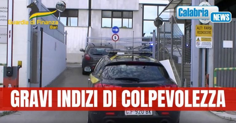 VIDEO-Bari, tre misure cautelari per peculato e falso: tra gli indagati anche un commercialista calabrese