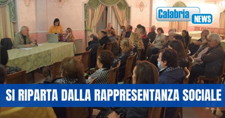 Chiaravalle Centrale, in 90 si autosospendono dal Pd: “Vogliamo un partito che vive tra la gente non nel palazzo”