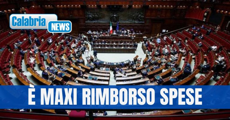 Bonus di Natale, sì ma solo per i deputati: 5.500 euro per comprare smartphone, tablet, pc e auricolari