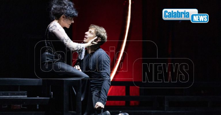 Lamezia, il 2 dicembre ‘Hamlet’ di D’Abbraccio e Pasotti arriva al ‘Grandinetti’ con AMA Calabria
