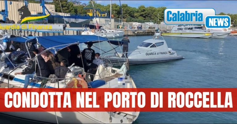 Intercettata da unità navali della Guardia di Finanza una barca a vela partita dalla Turchia con 82 persone a bordo