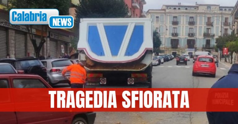 Cosenza: operaio con crisi epilettica e convulsioni salvato dagli agenti della Polizia Locale