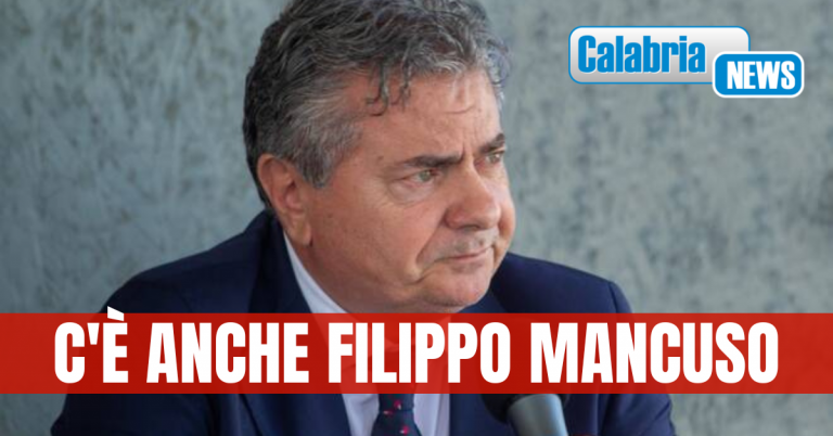 Catanzaro, 19 tra ex ed attuali consiglieri comunali rinviati a giudizio per falso e truffa
