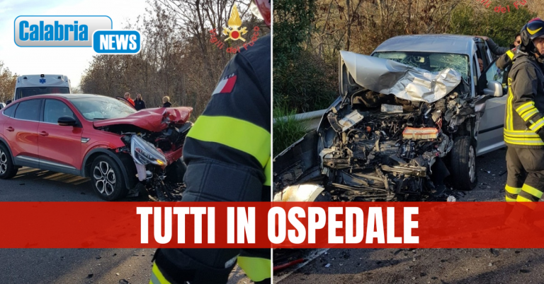 Carambola tra più auto sulla SS 106 nel Catanzarese: quattro persone rimaste ferite