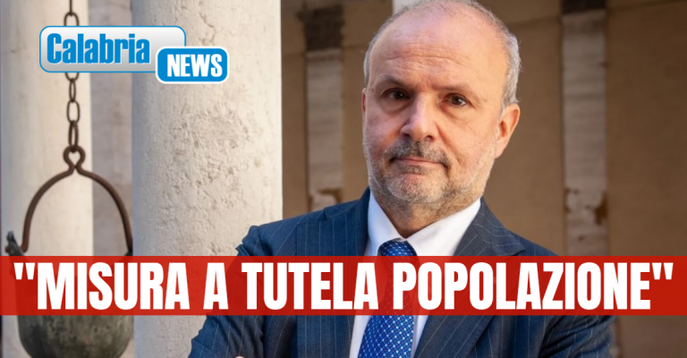 Covid Italia, ministro Schillaci: disposta ordinanza per tamponi obbligatori per passeggeri in arrivo dalla Cina