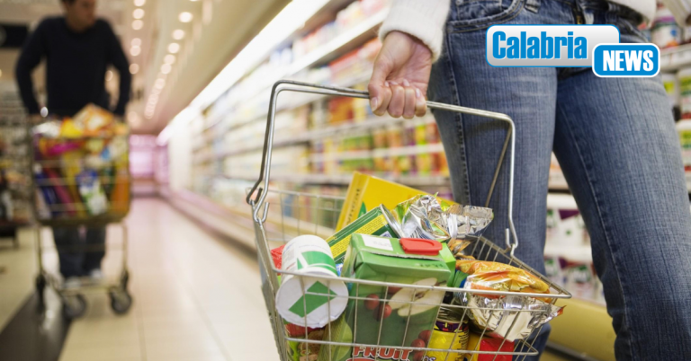 Codacons, Cosenza top in Italia per rincari cenone: prodotti alimentari aumentano del 17,4% rispetto al 2021