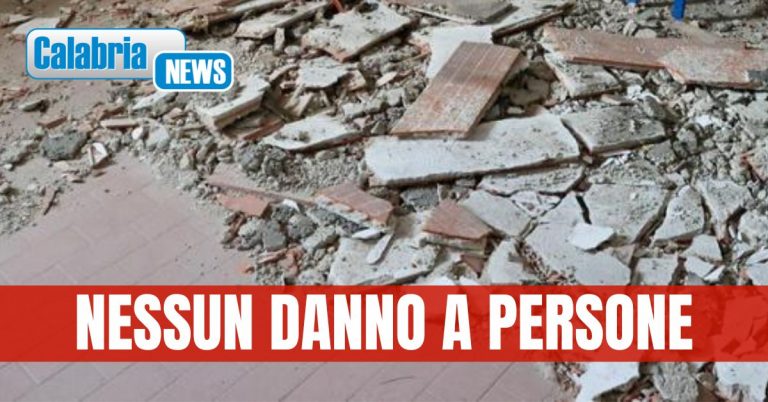 Cosenza: controsoffitto crollato nella sala del consiglio comunale