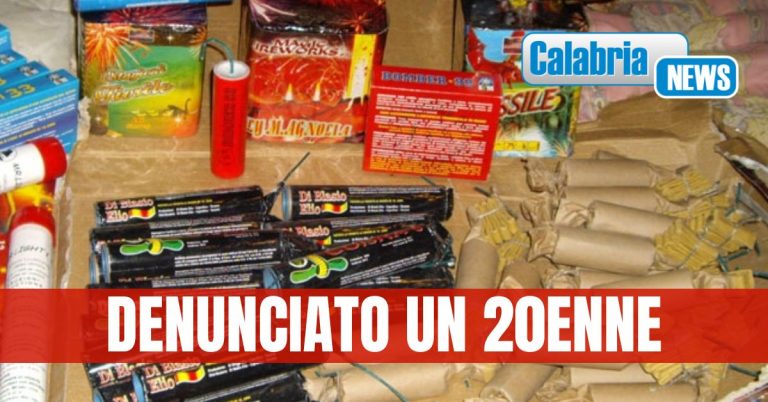 Crotone: sorpreso mentre accendeva fuochi d’artificio illegalmente