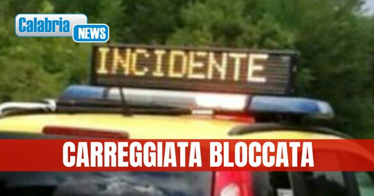 Incidente sull’A2 a Campotenese: veicolo ribaltato