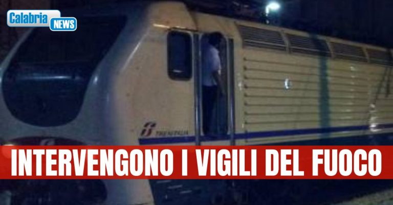 Panico per passeggeri di un intercity: bloccati per oltre tre ore ad Acquappesa