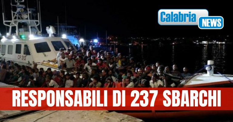Migranti: arrestati sette presunti scafisti