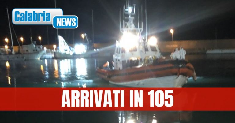 Migranti: altro sbarco al porto di Roccella Jonica