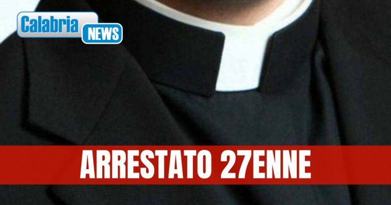 Si traveste da sacerdote per rubare in chiesa