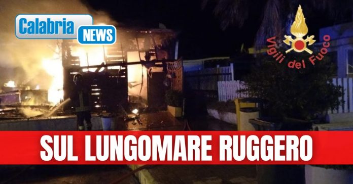 Incendio stabilimento balneare a Scalea