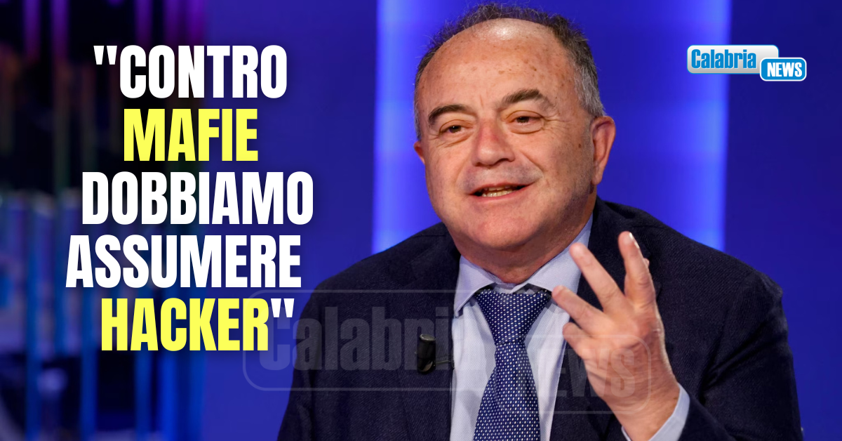 Gratteri: Η κοινωνία αλλάζει και ακόμη και το οργανωμένο έγκλημα σήμερα διαφημίζει τη δύναμή του στα μέσα κοινωνικής δικτύωσης