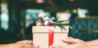 Natale, regali a rischio esplosione? La minaccia dietro smartphone e pc