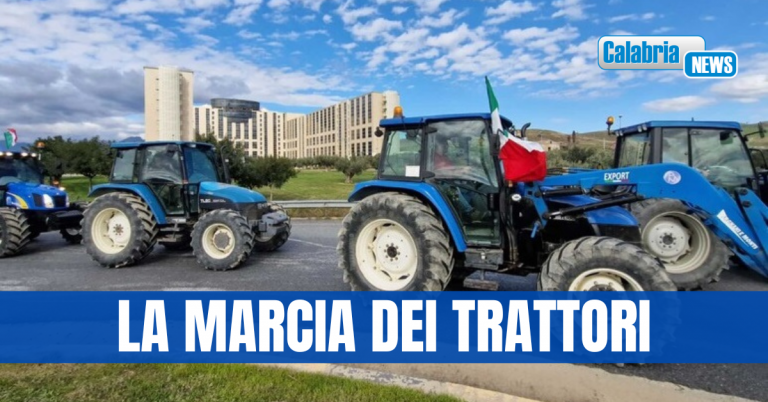 Agricoltori in protesta: centinaia di mezzi a Catanzaro contro regole Ue e aumento costi