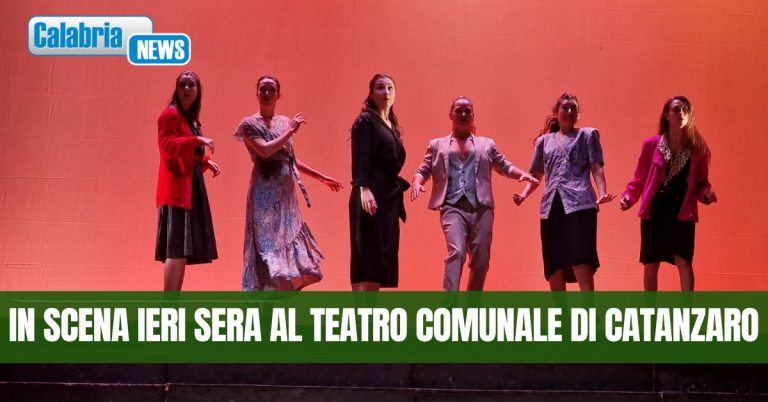 AMA Calabria, lunga ovazione per “Le Bal – L’Italia balla dal 1940 al 2001”