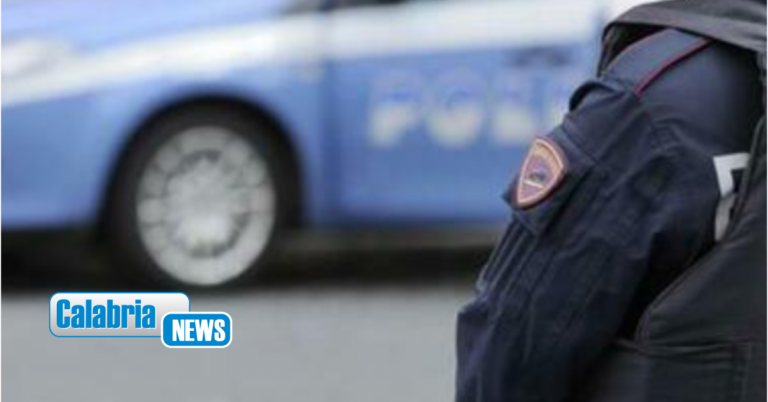 Castrovillari, polizia scopre e sequestra sostanze stupefacenti e una pistola modificata