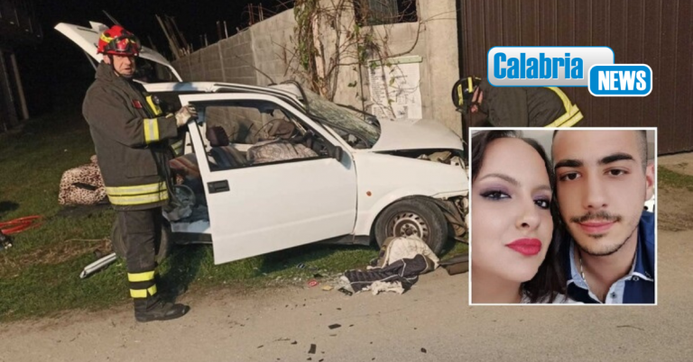 Rosarno: auto finisce contro pilastro, morti due fidanzati di 23 anni, ferito un 20enne