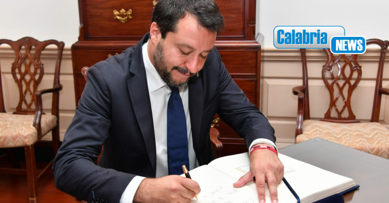 Tagliati 3,7 miliardi di euro destinati al Sud. Salvini sceglie il Ponte e abbandona le scuole